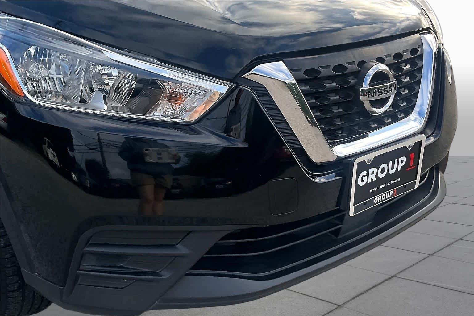 Used 2020 Super Black Nissan S image 29