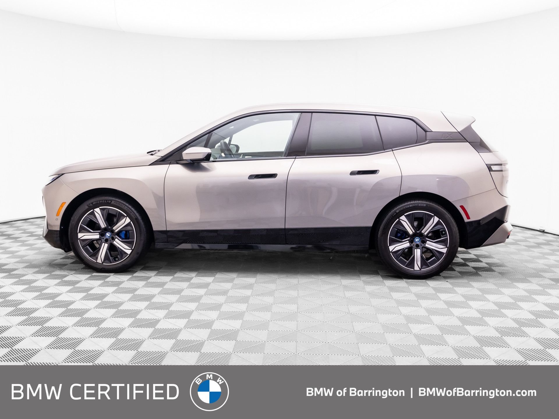 Used 2024 Gray BMW xDrive50 image 2