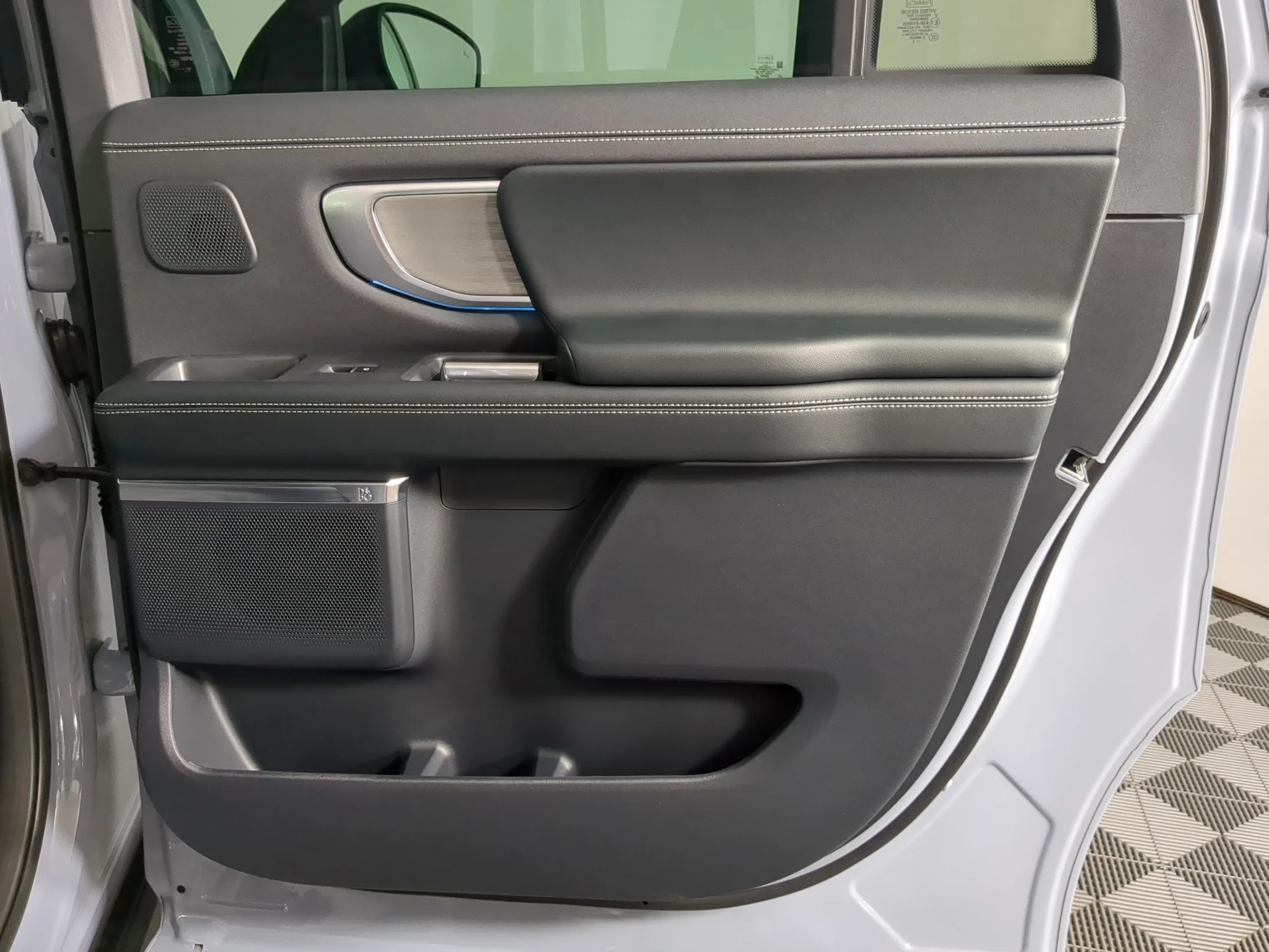 New 2027 Glacier Gray Metallic Tri-Coat Ford MAX Platinum image 26
