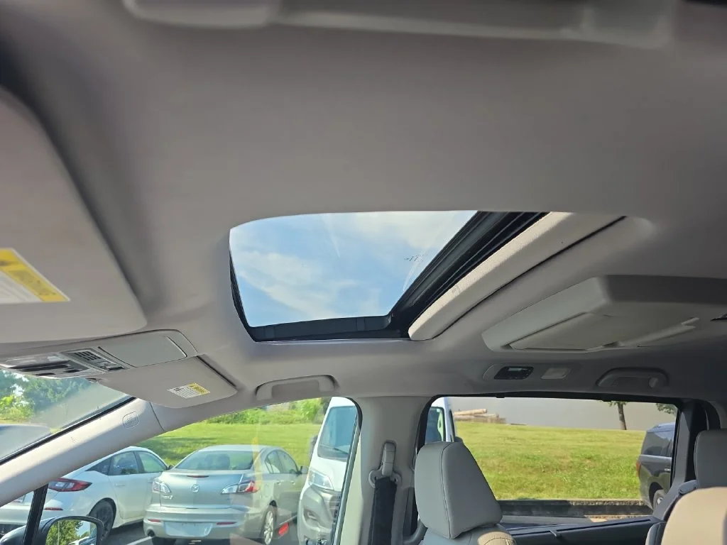 Used 2019 Lunar Silver Metallic Honda Touring image 13