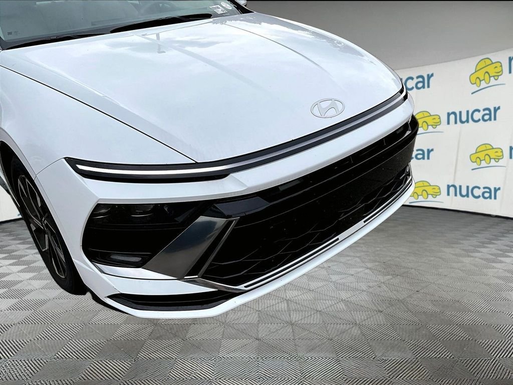 Used 2025 White Hyundai SEL image 8