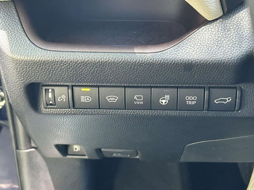 Used 2023  Toyota Limited image 18