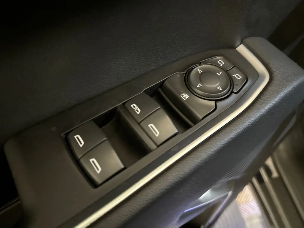 Used 2022  GMC Elevation image 14