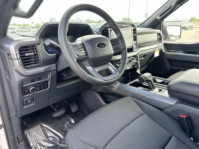 New 2026 Oxford White Ford XLT image 21