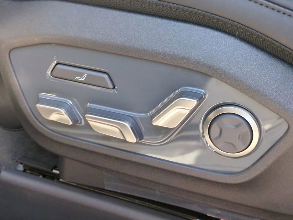 New 2026 Ivory Silver Kia Land AWD image 21