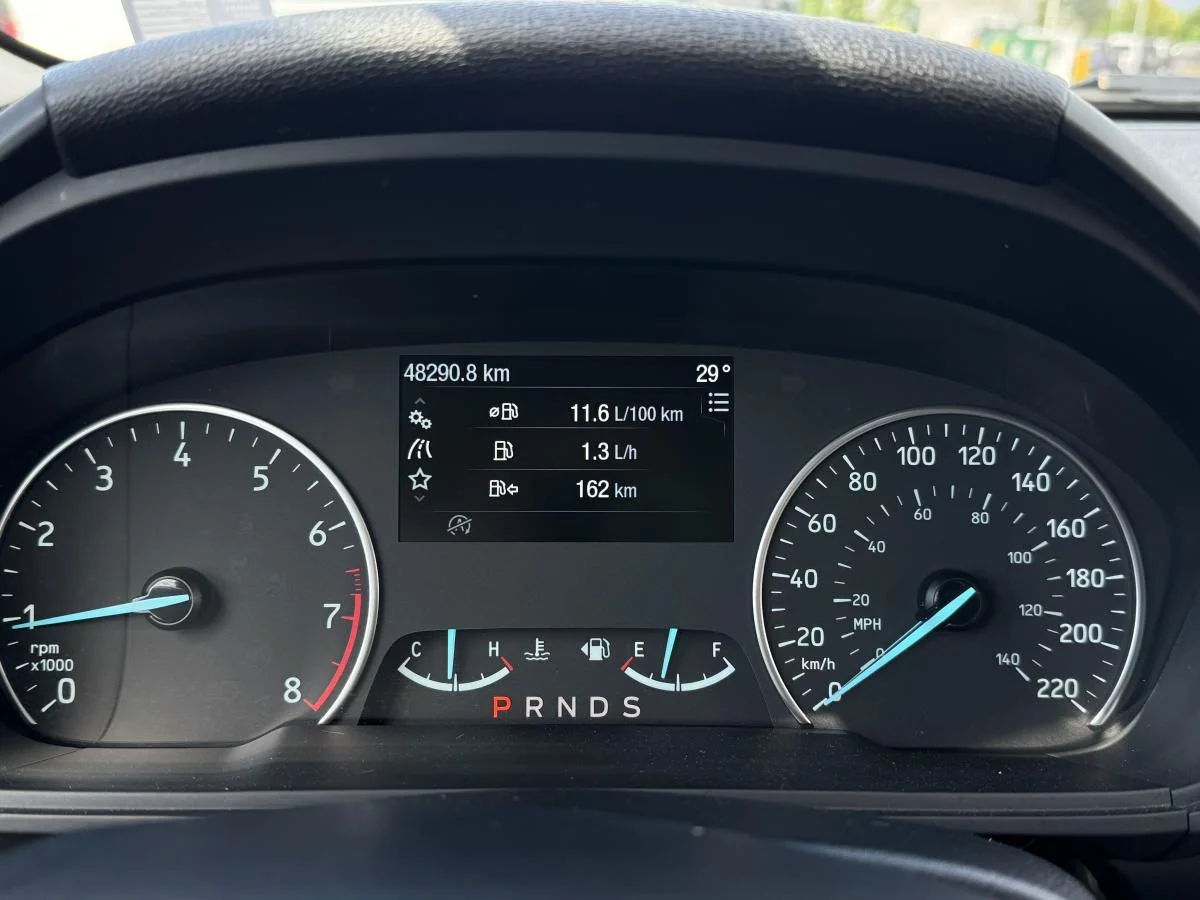 Used 2018 Blue Ford SE image 17