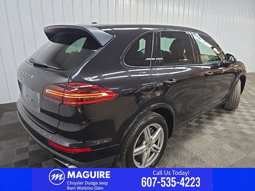Used 2017 Moonlight Blue Metallic Porsche Base image 12
