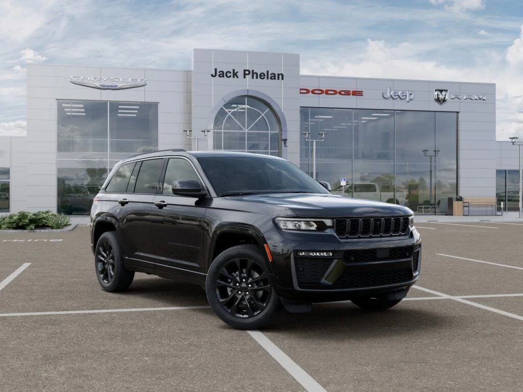 New 2026 Diamond Black Crystal Pearl-Coat Exterior Paint Jeep Limited image 5