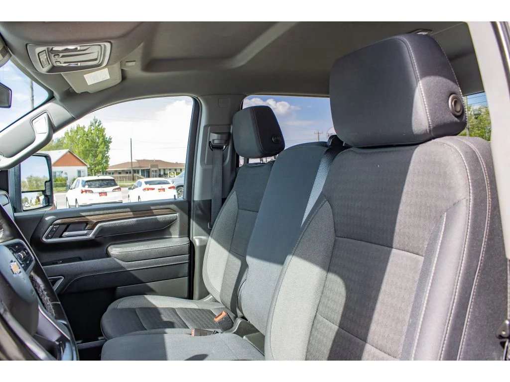 Used 2025 SUMMIT WHITE Chevrolet LT image 27
