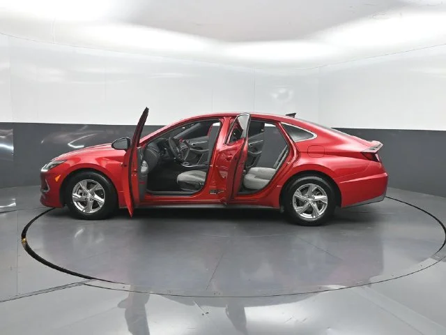 Used 2021 Red Hyundai SE image 32