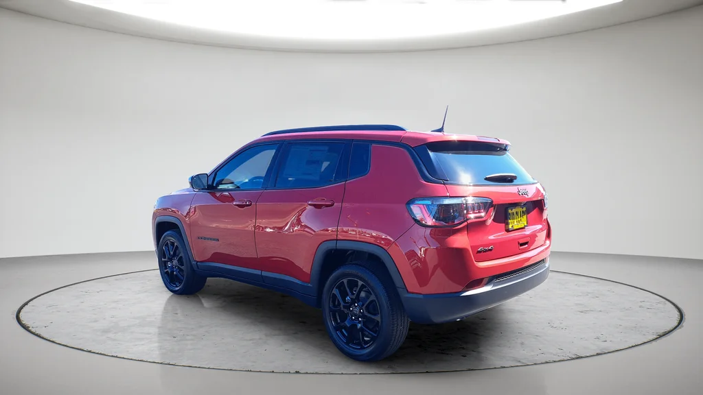 New 2026 Red Hot Pearlcoat Jeep Latitude image 5