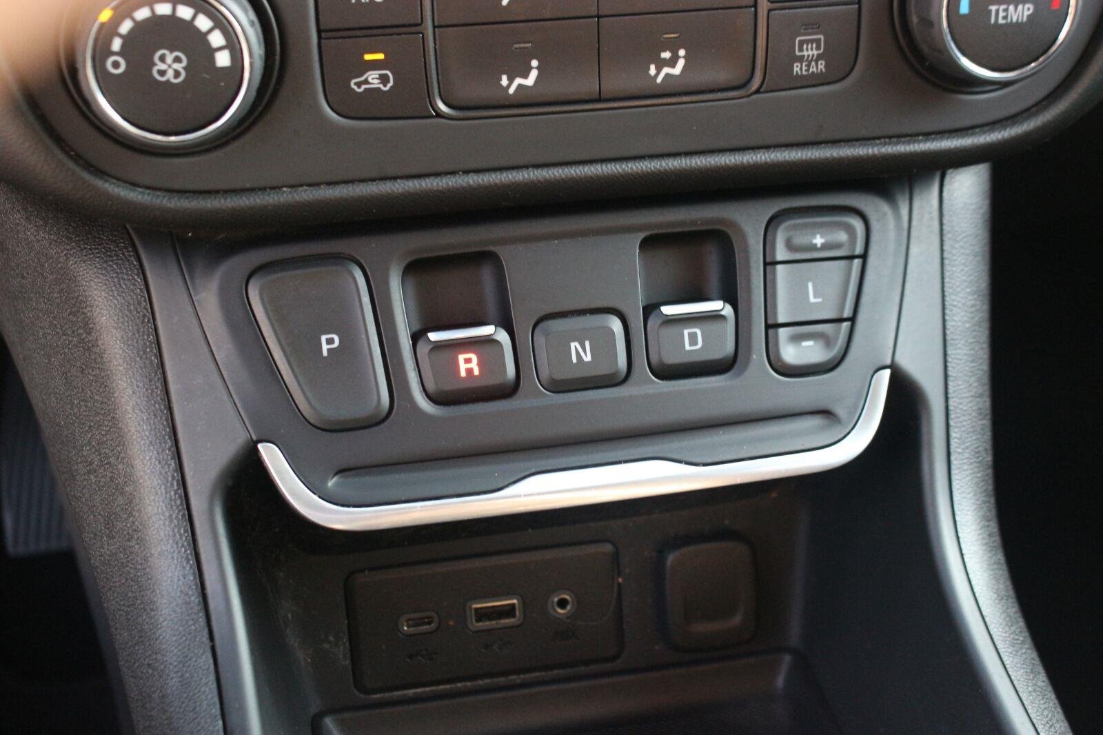 Used 2020 EBONY TWILIGHT METALLIC GMC SLE image 27