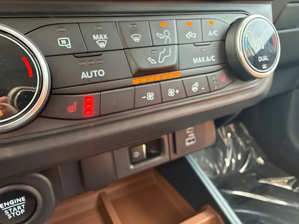 Used 2023 White Ford Lariat image 13