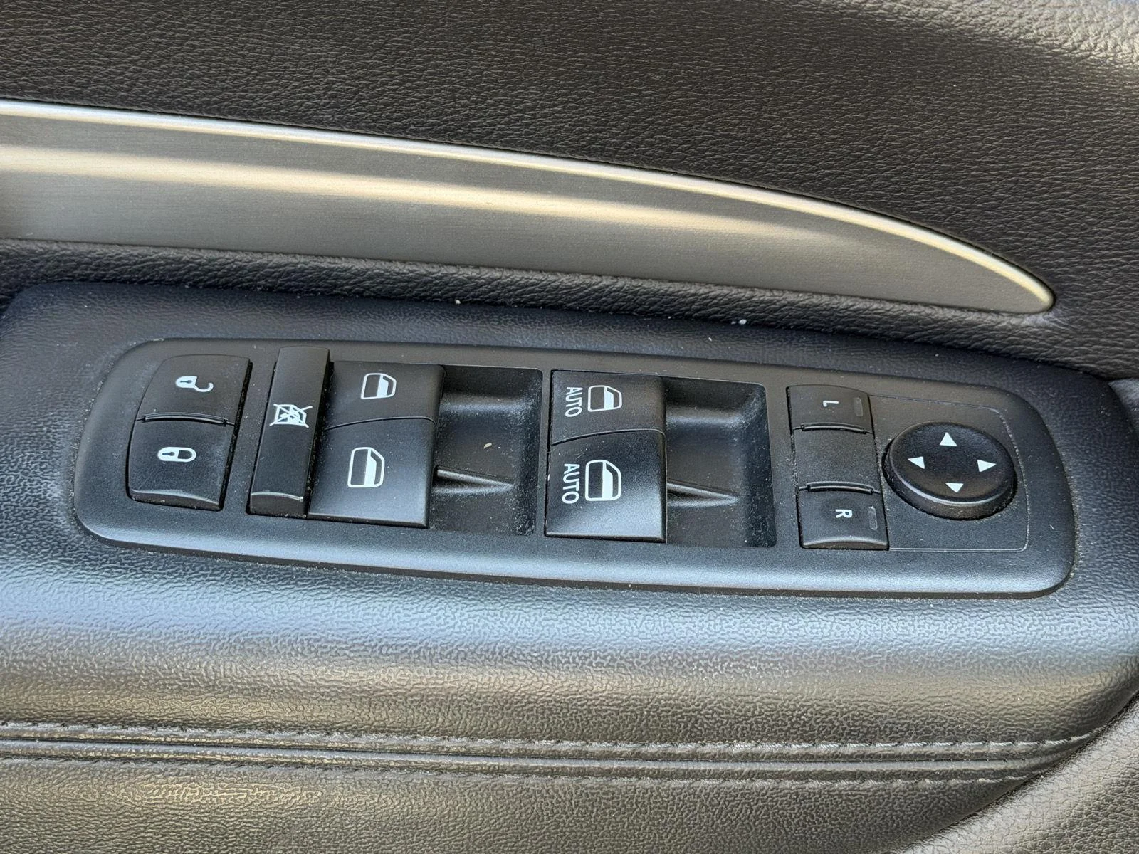 Used 2020 DB Black Clearcoat Dodge SXT Plus image 9