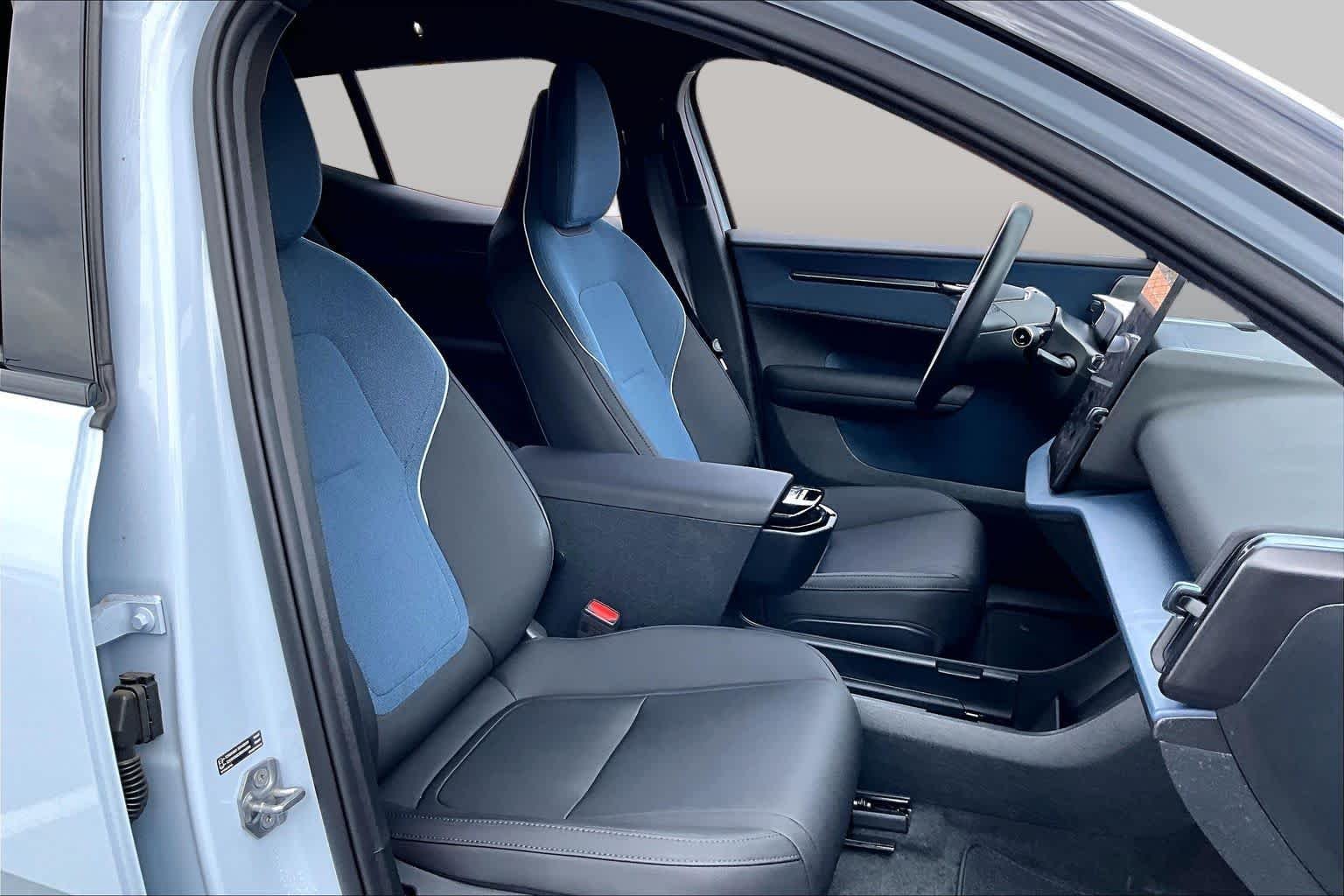 Used 2026 Cloud Blue Volvo Cross Country Ultra image 7