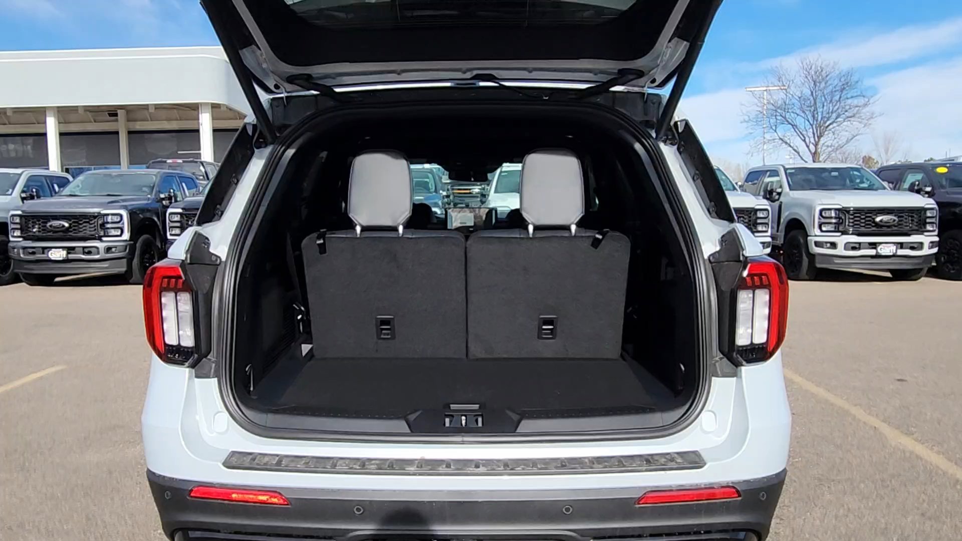 2026 Ford Explorer ST - Photo 28