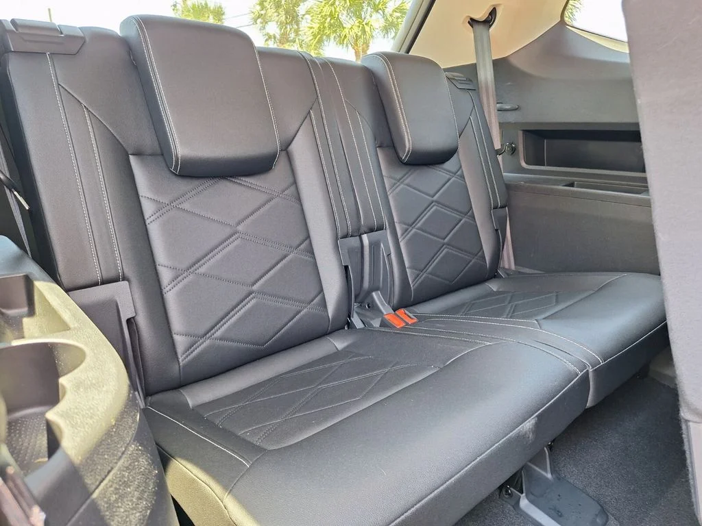 Used 2025  Volkswagen 2.0T SE w/Technology image 29