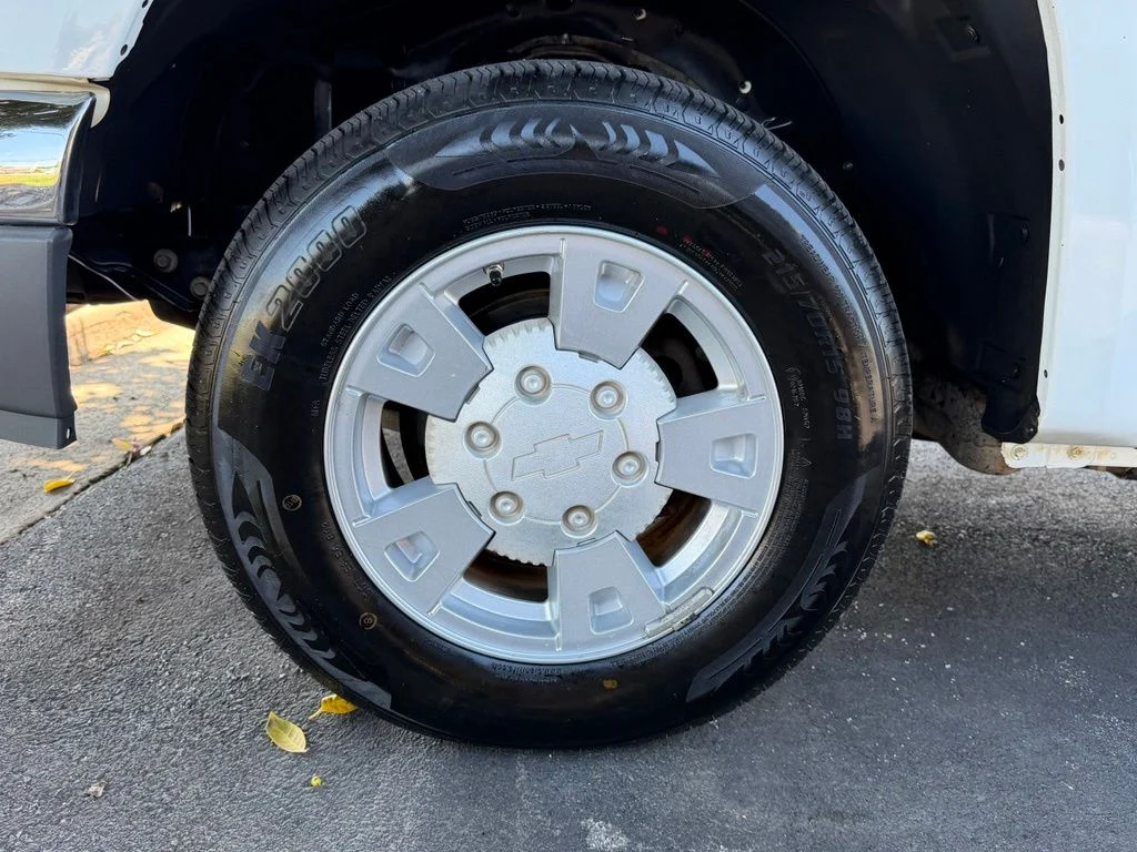 Used 2007 White Chevrolet LS image 27