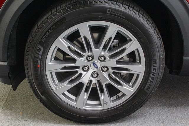 New 2027 Ruby Red Metallic Tinted Clearcoat Ford Platinum™ image 9