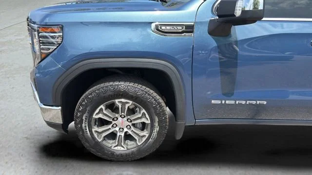 Used 2024 Downpour Metallic GMC SLT image 33