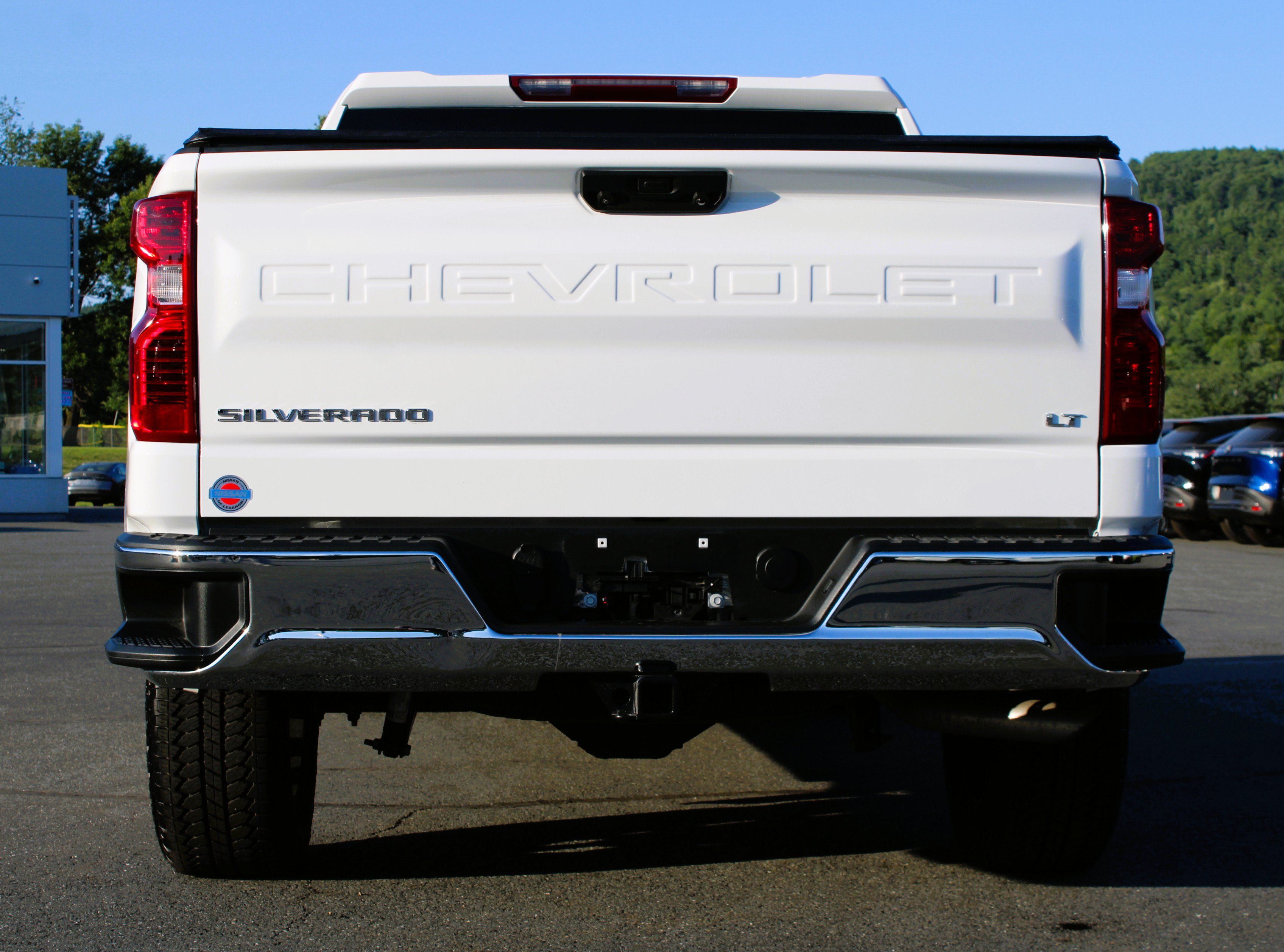 Used 2024 Summit White Chevrolet LT image 9