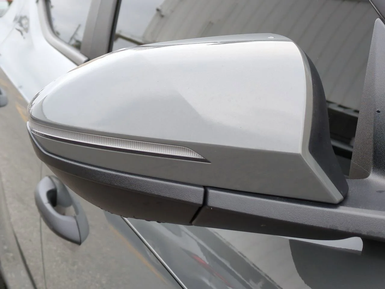 Used 2022 Hampton Gray Hyundai SEL image 11