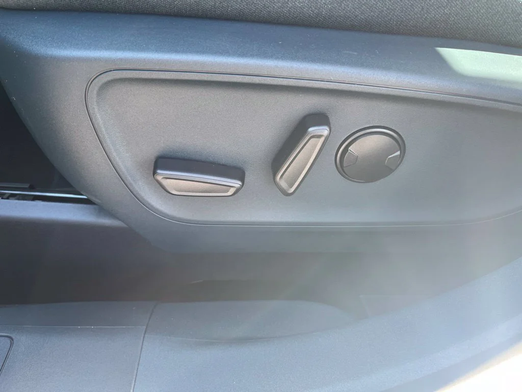 New 2026 Carbonized Gray Metallic Ford XLT image 14