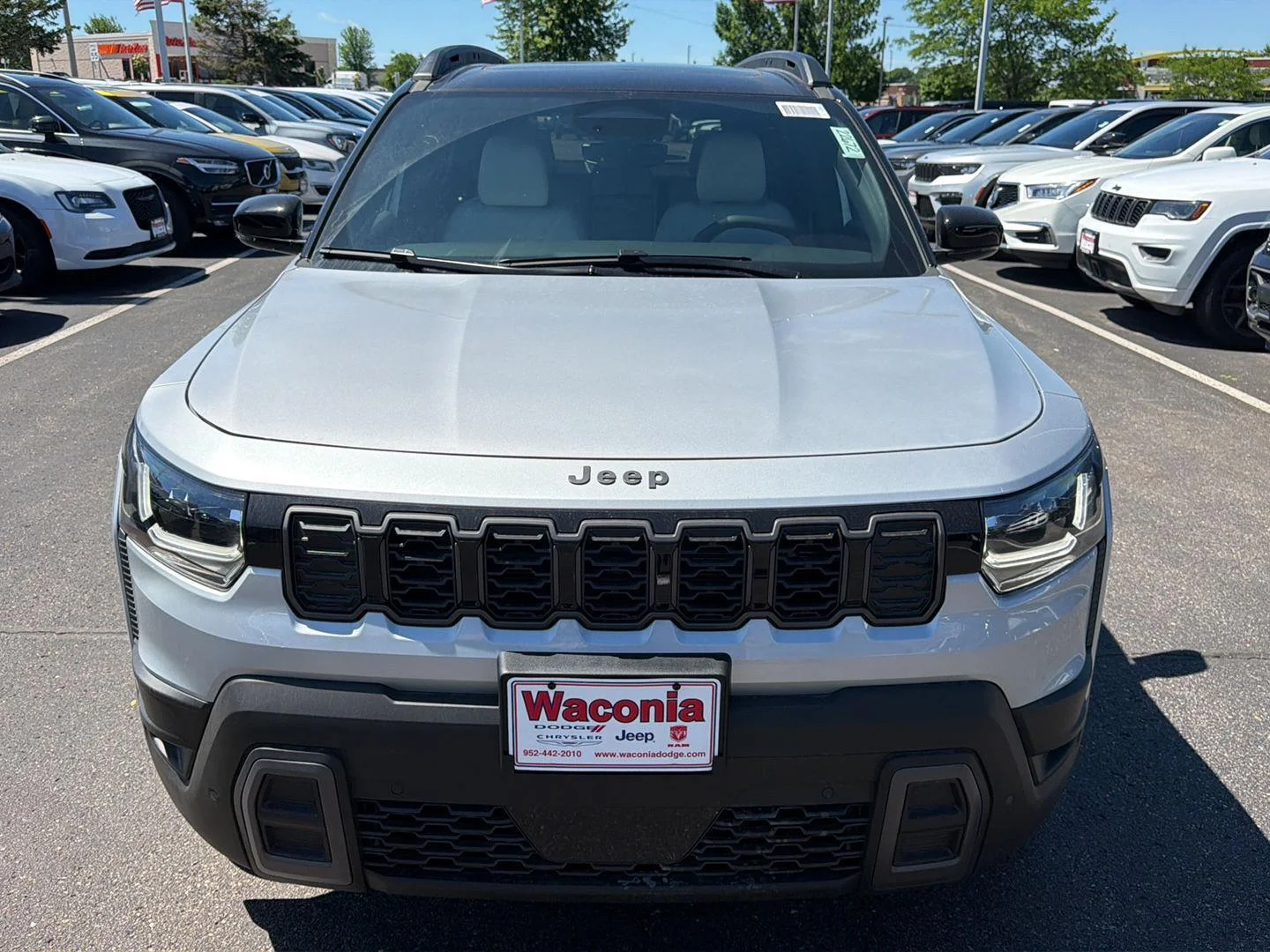 New 2026 Silver Zynith Clear-Coat Exterior Paint Jeep Overland image 3