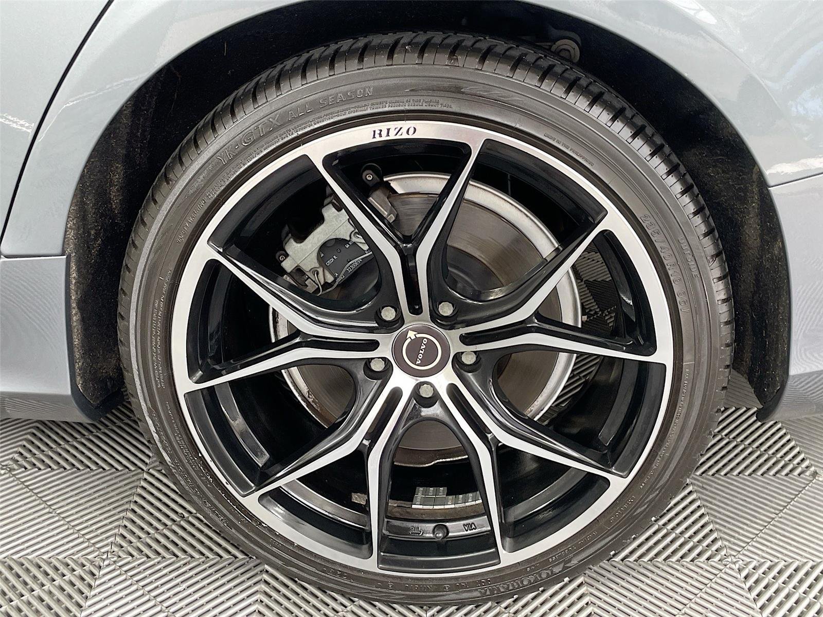 Used 2019 Pebble Grey Metallic Volvo R-Design image 35