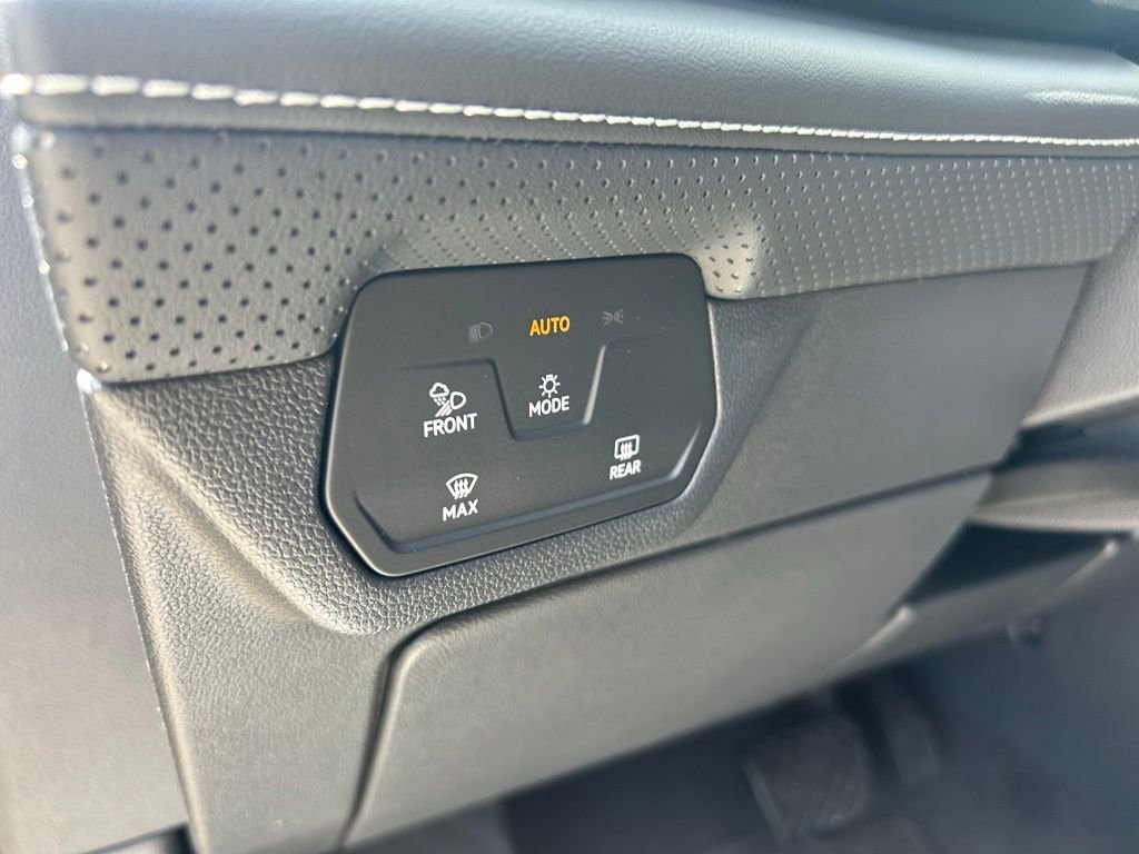 New 2026 Silver Volkswagen 2.0T SE w/Technology image 58