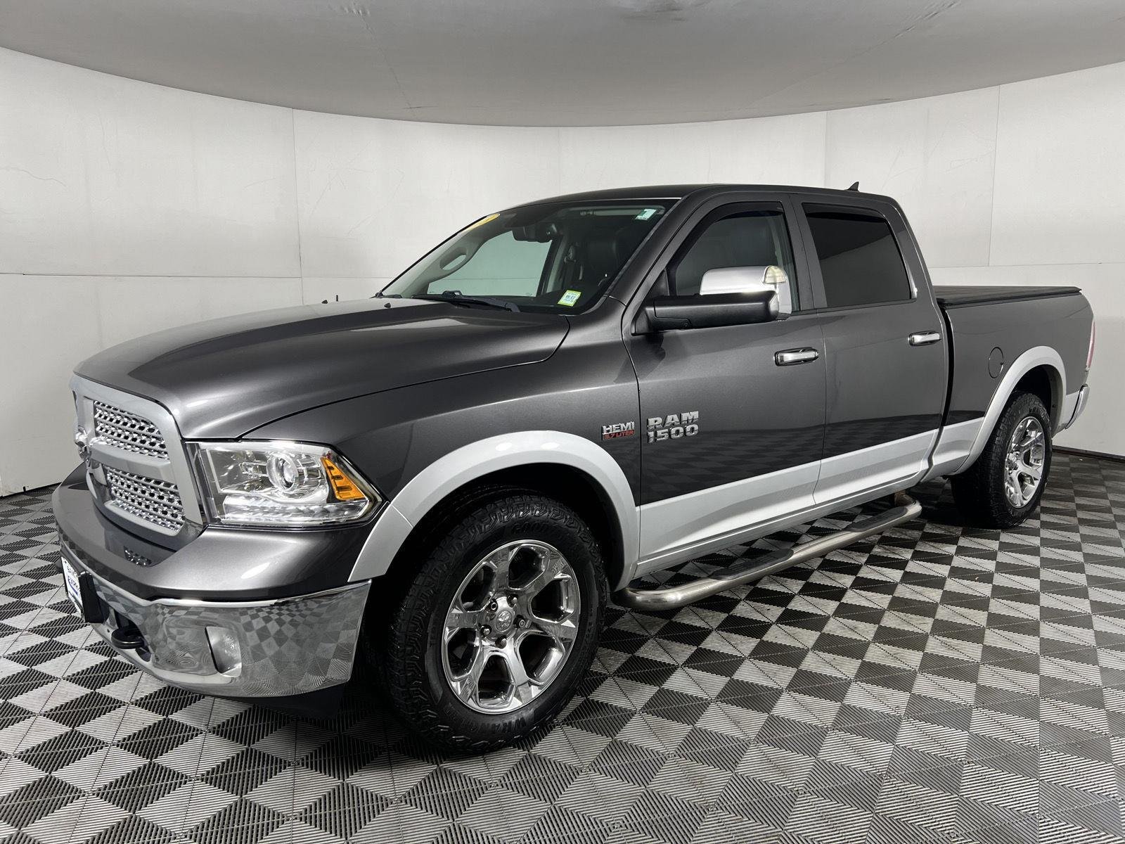 Used 2018  RAM Laramie image 3