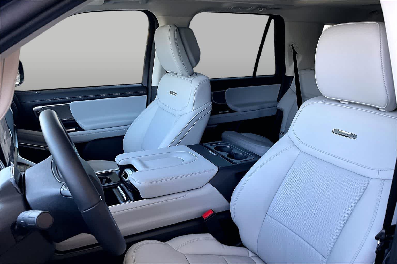 New 2026 Agate Black Metallic Ford MAX Platinum® image 9