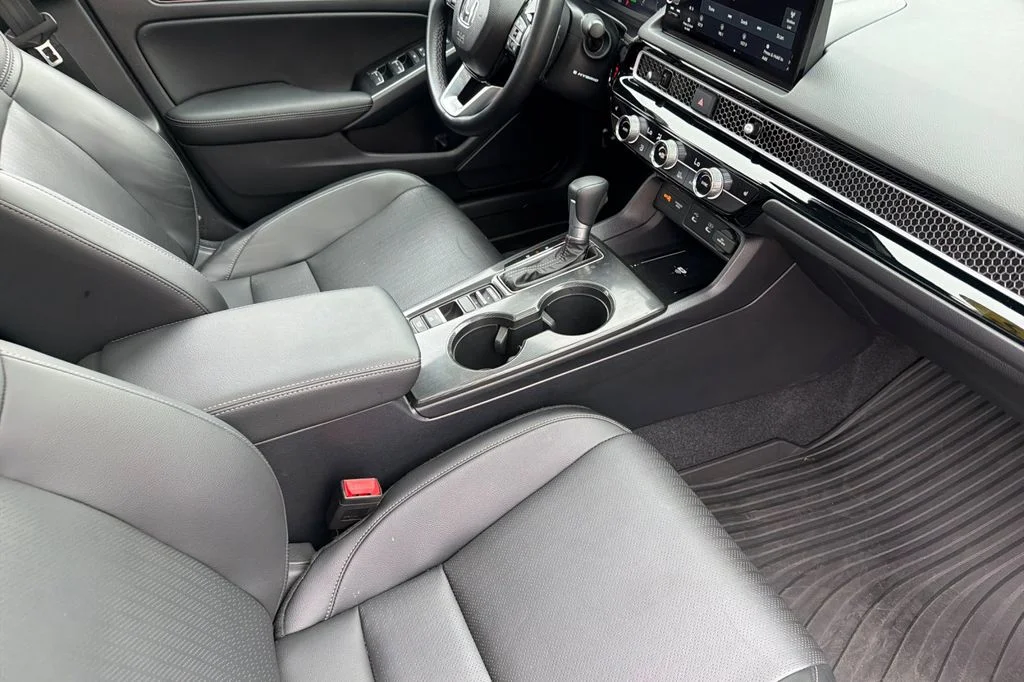 Used 2025 Platinum White Pearl Honda Sport Touring image 19