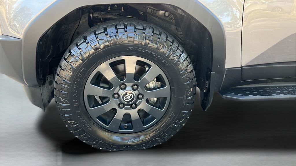 Used 2025  Toyota Base image 26