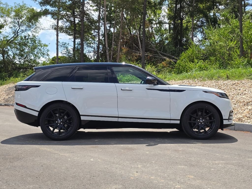 New 2026 Fuji White Land Rover Dynamic se image 7