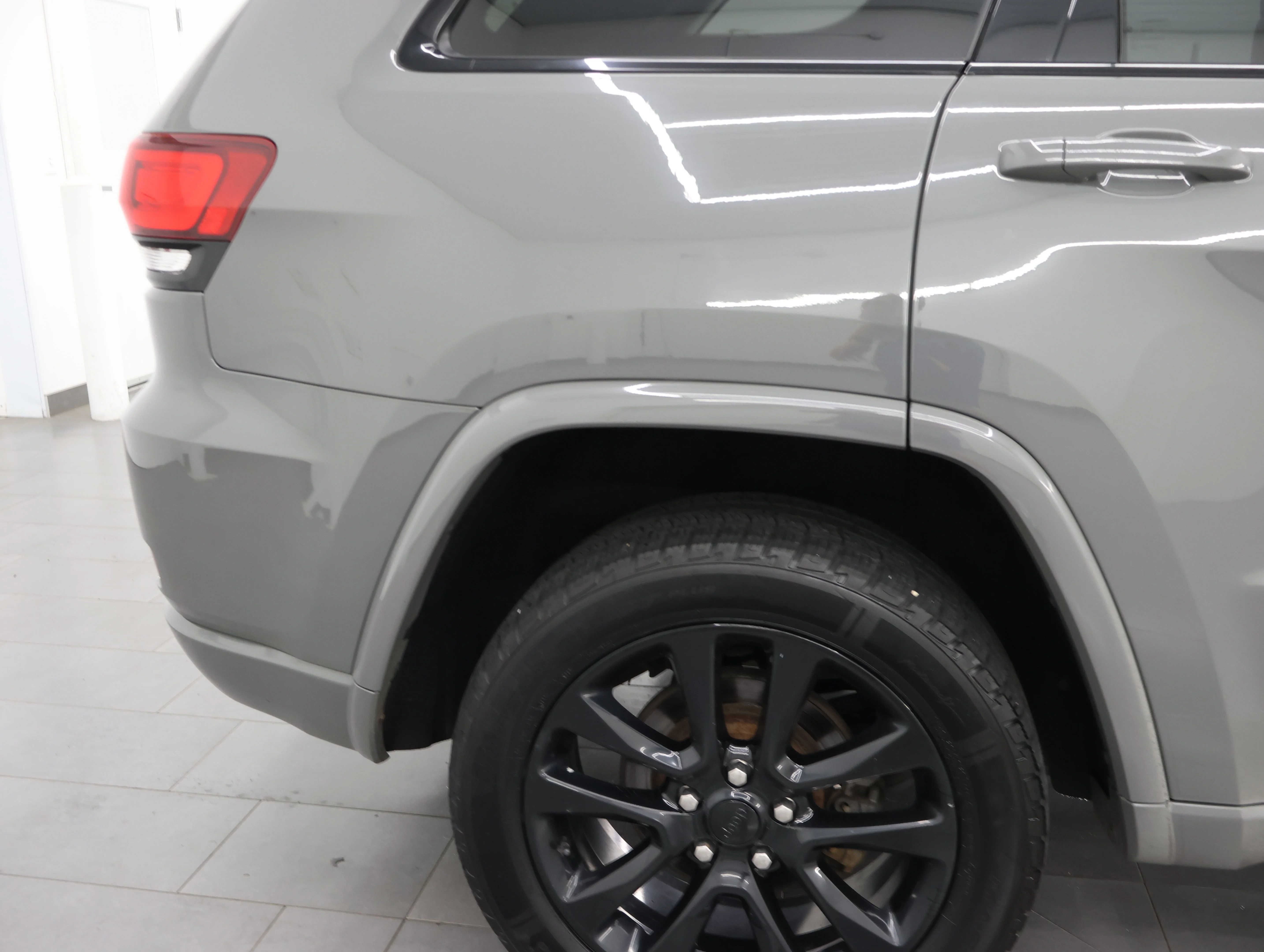 Used 2020 Sting-Gray Clearcoat Jeep Altitude image 25
