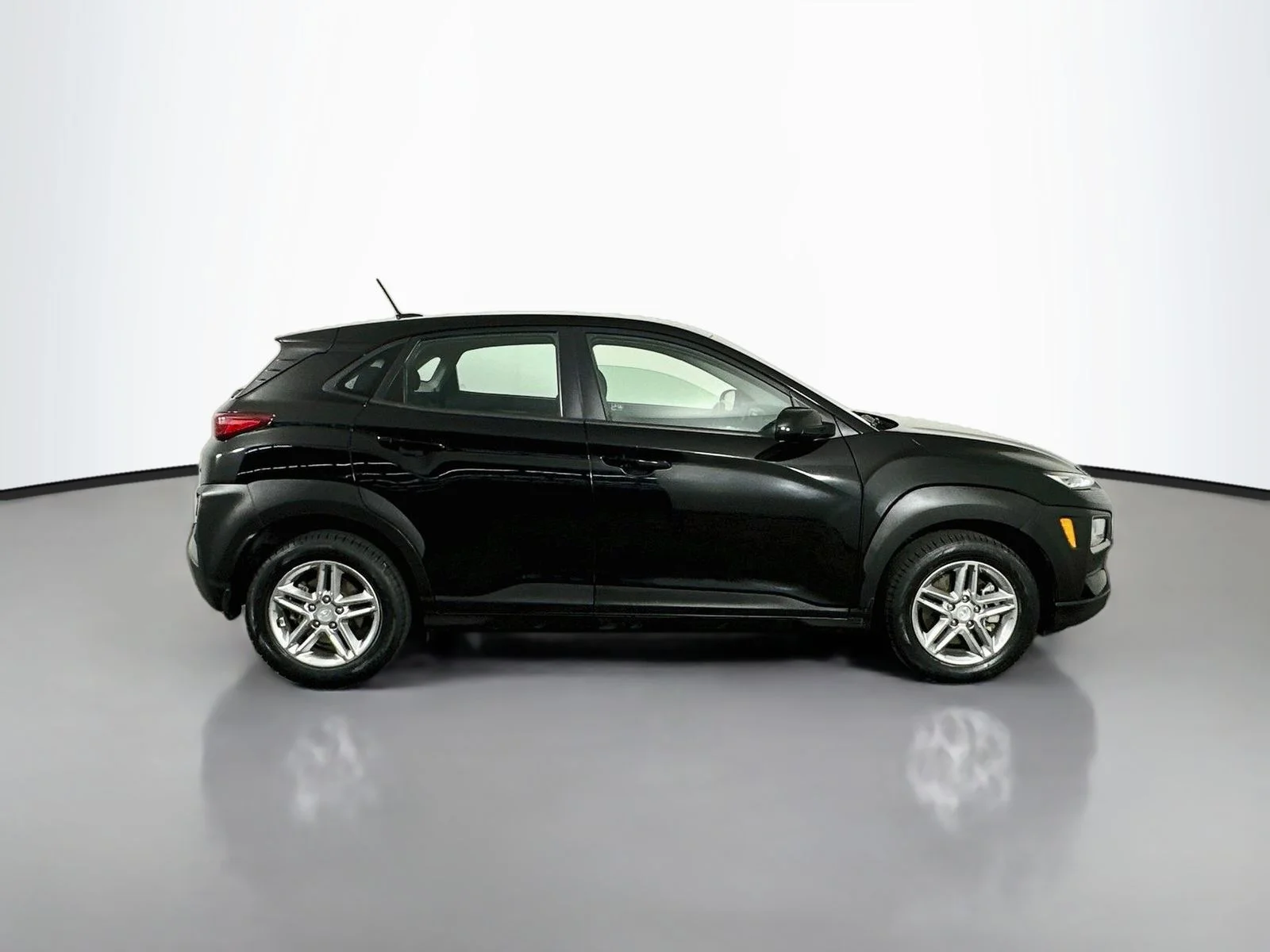 Used 2019 Ultra Black Pearl Hyundai SE image 9