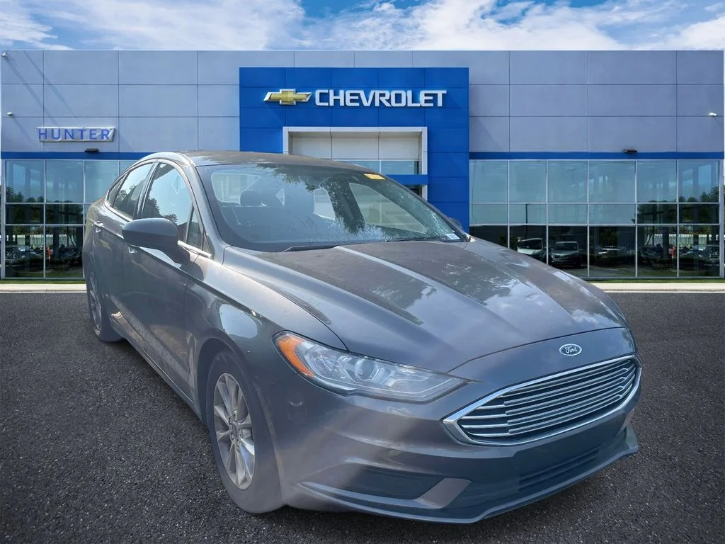 Used 2017 Magnetic Ford SE image 1