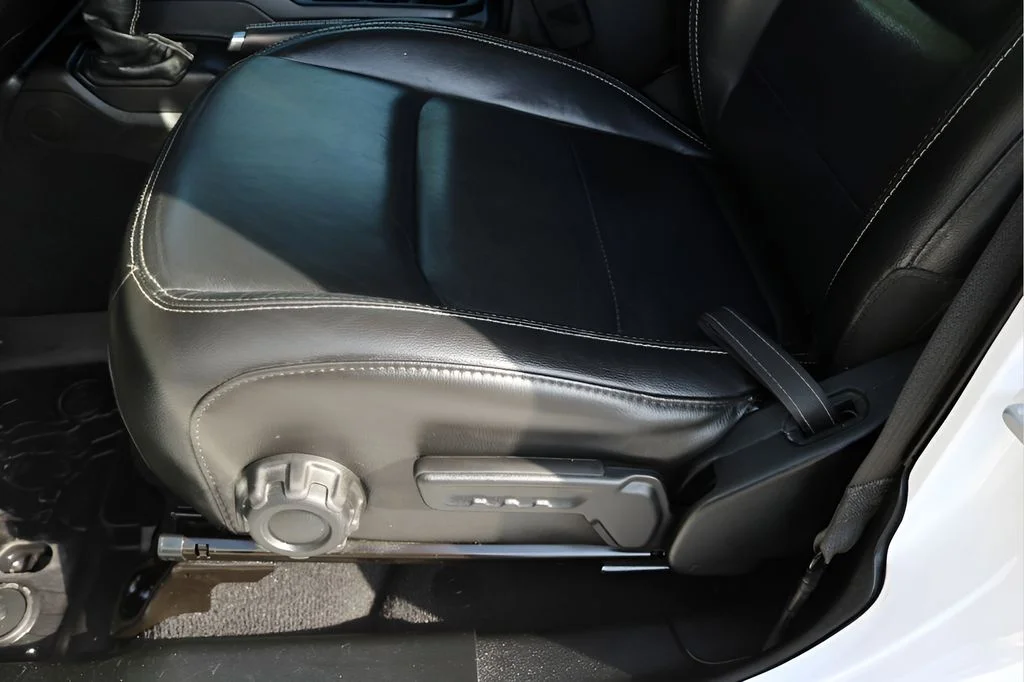 Used 2018 White Jeep Unlimited Sahara image 13