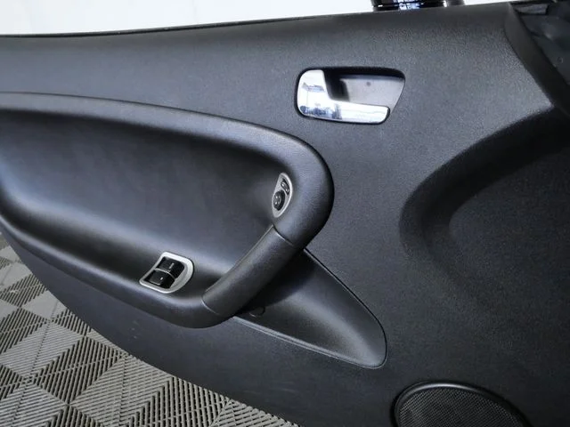 Used 2006 Black Pontiac Base image 26