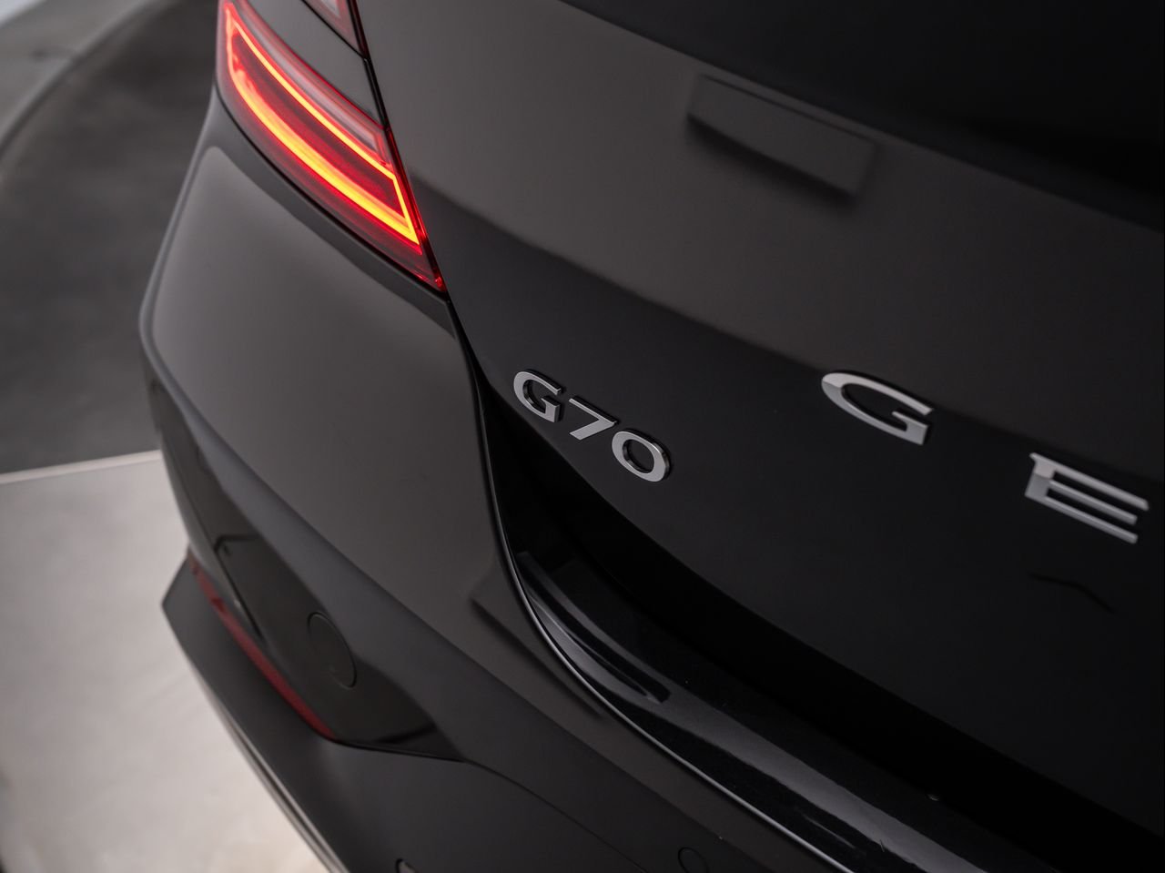 New 2026 Vik Black Genesis 3.3T SPORT PRESTIGE image 15