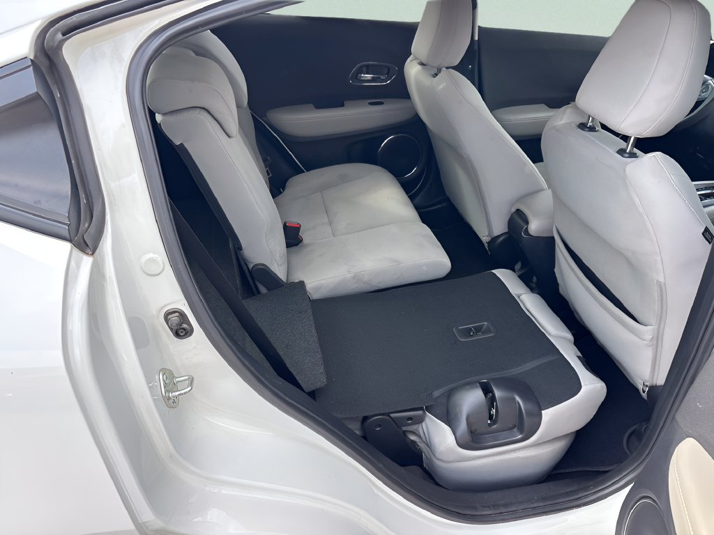 Used 2022 White Honda EX image 37