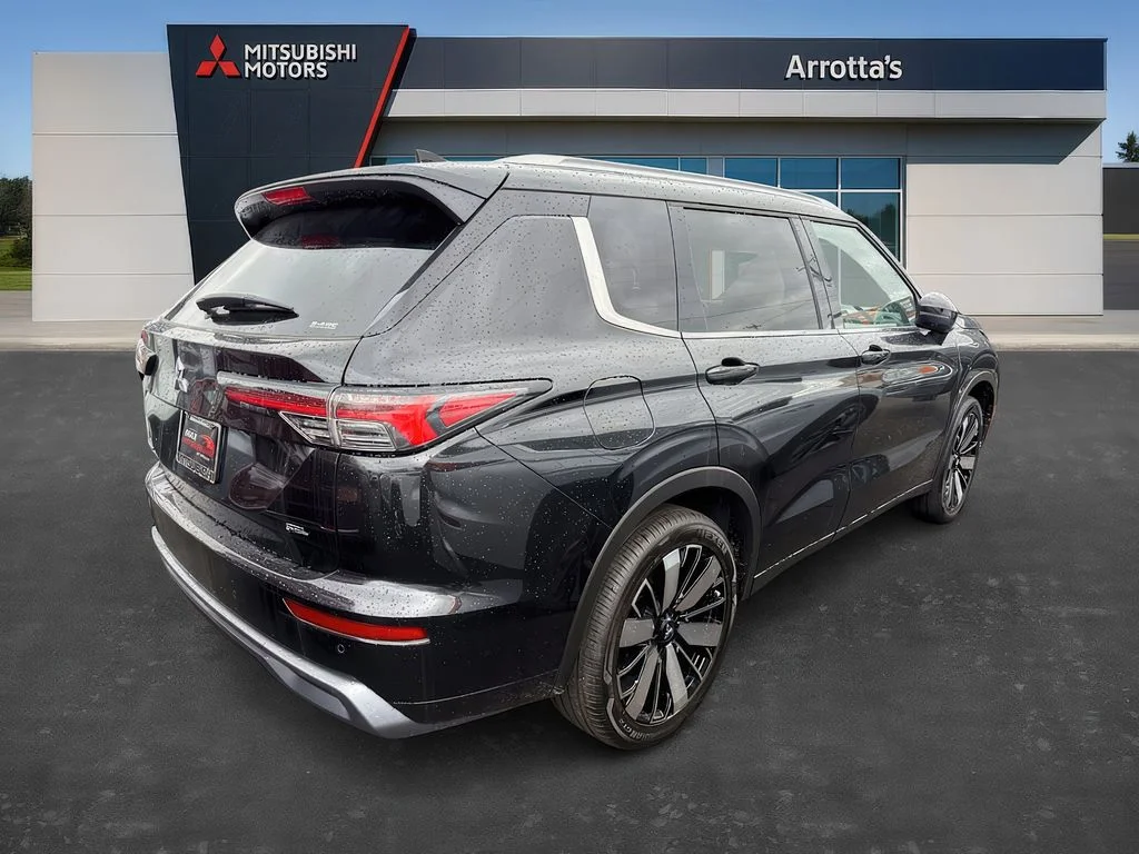 New 2026 Black Diamond Mitsubishi SEL image 4