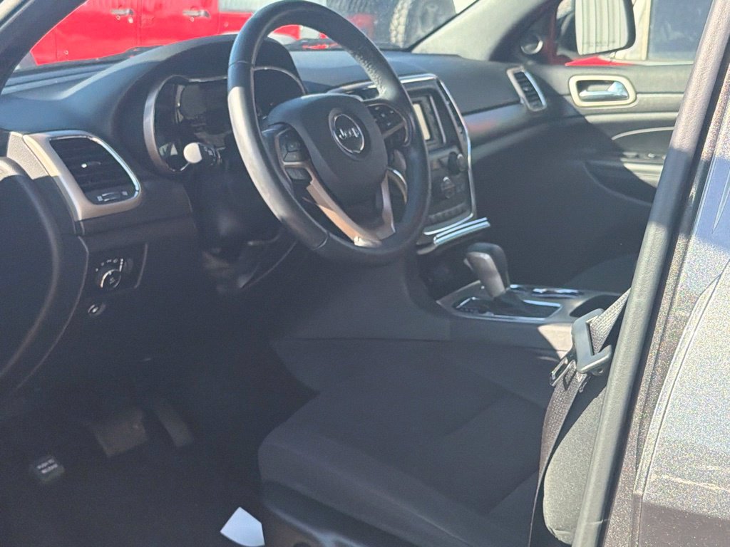 Used 2017 Gray Jeep Laredo image 8