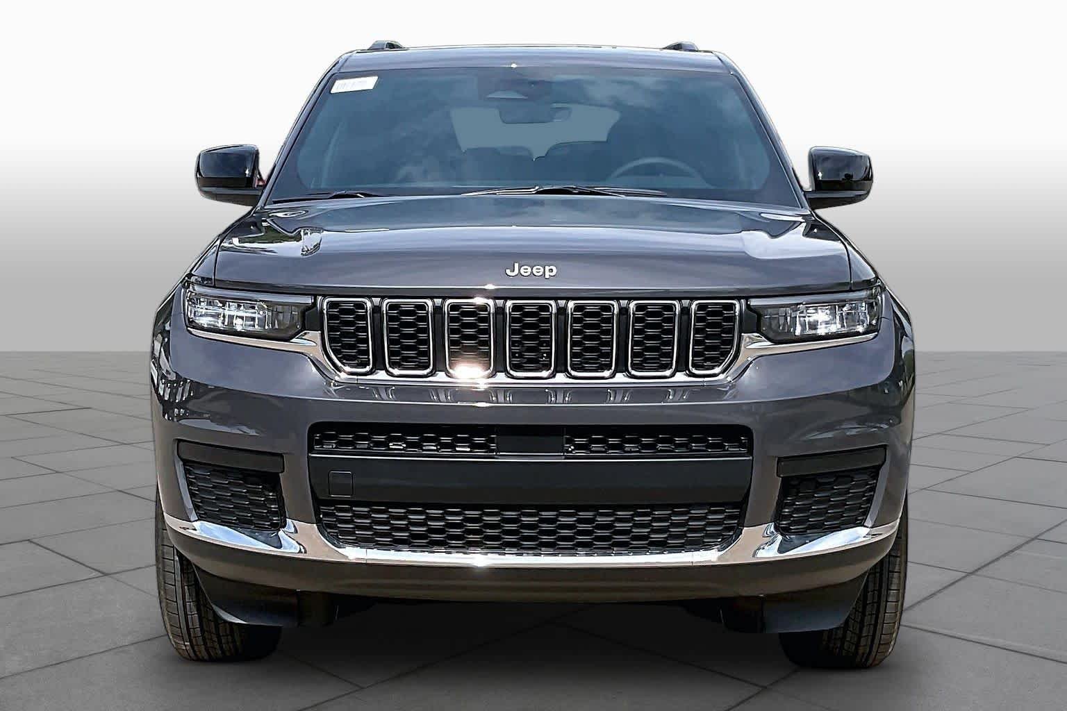 New 2026 Baltic Gray Metallic Clear-Coat Exterior Paint Jeep Laredo X image 3