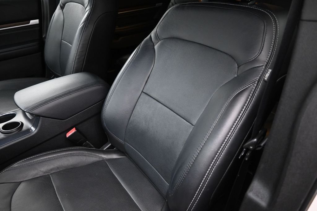 Used 2017 White Ford Limited image 31