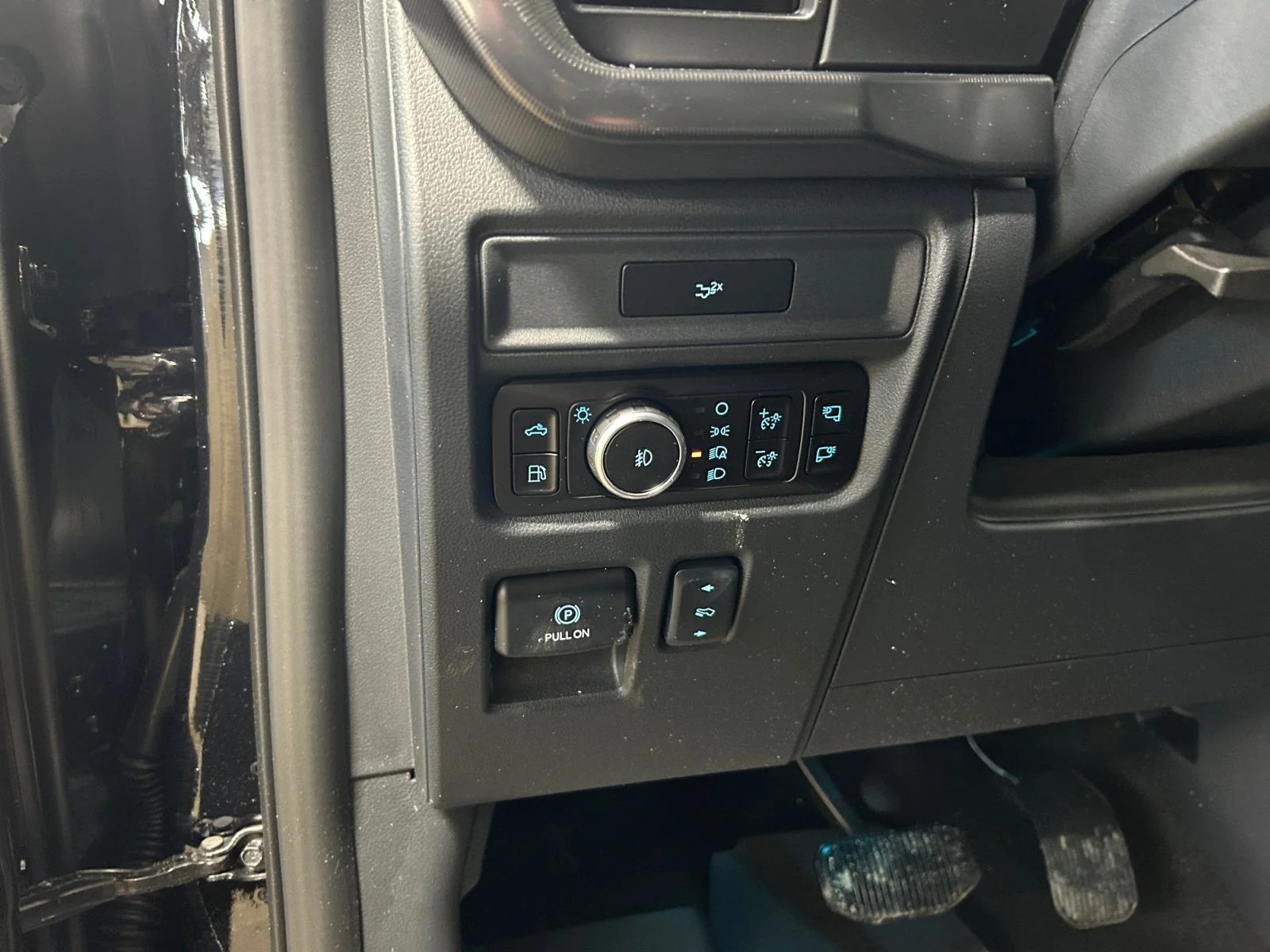 New 2026 Agate Black Metallic Ford Lariat image 16