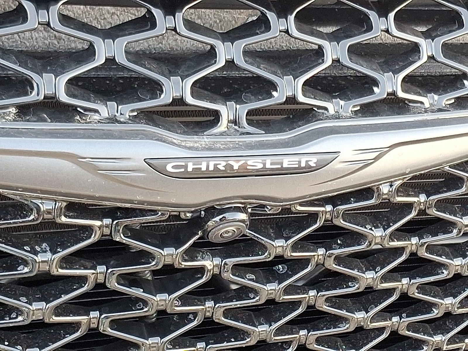 New 2026 Diamond Black Crystal Pearl-Coat Exterior Paint Chrysler Limited AWD image 16