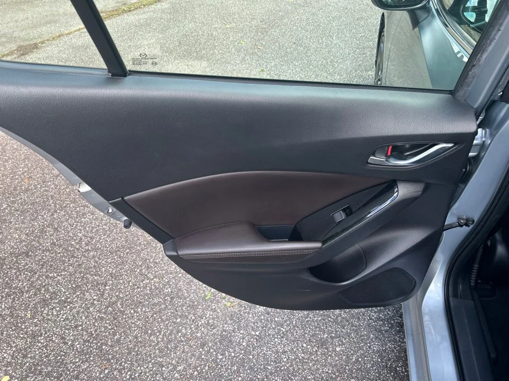 Used 2018 Silver Mazda Touring image 24