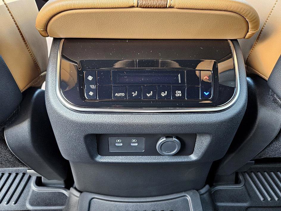 2026 Nissan Armada SL - Photo 11